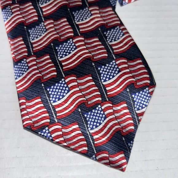 American Traditions Men's Neck Tie USA FLAGS Silk EUC Red White Blue 59" x 3 3/4 - Picture 6 of 6